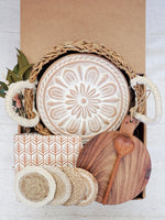 Load image into Gallery viewer, Bread Warmer Gift Box With Round Wooden Board and Spoon - Round

