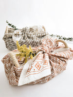 Load image into Gallery viewer, Bread Warmer &amp; Basket Gift Set with Tea Towel - Flower
