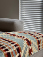 Load image into Gallery viewer, Secoya Throw Blanket - Vibrant Mint
